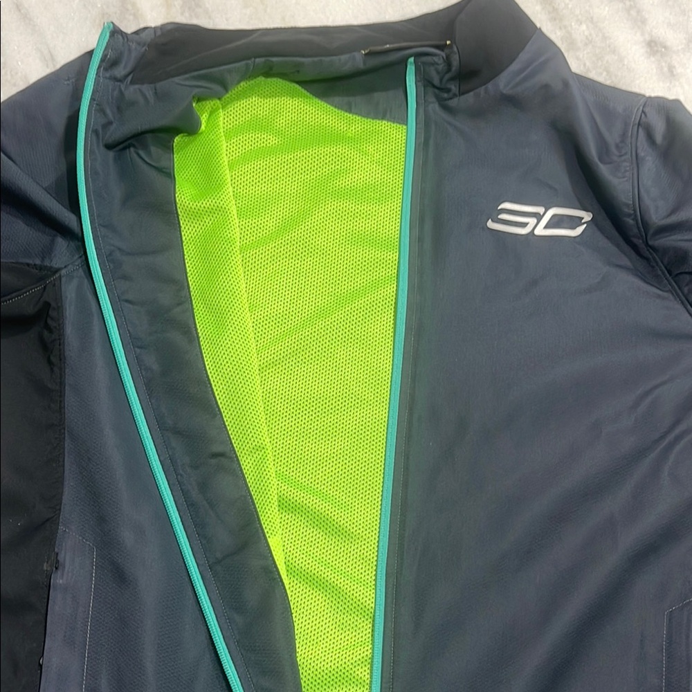 Under Armour Jacket - Picture 7 of 9